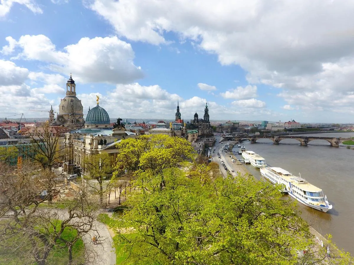 Las- Ruhig Aber Zentral Teilmobliert, Dresden Germany