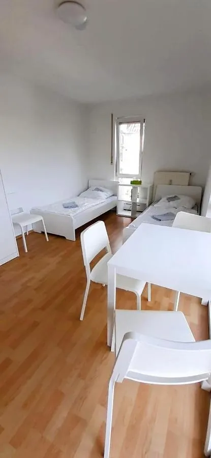 Las- Ruhig Aber Zentral Teilmobliert, Dresden Almanya